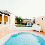 Moderne Met Verwarmd Zwembad In *