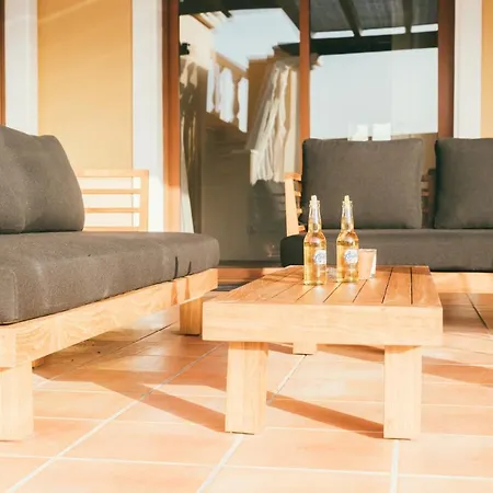 Moderne Met Verwarmd Zwembad In Βίλα Κοραλέχο