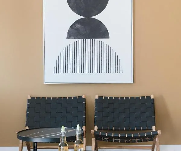Moderne Met Verwarmd Zwembad In Βίλα