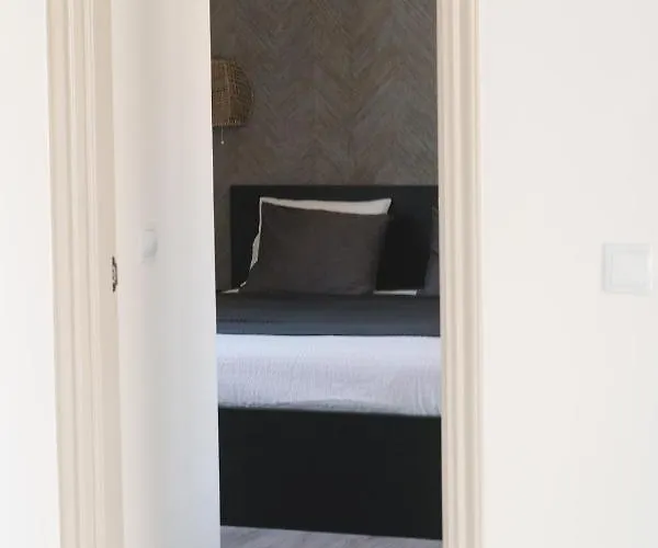 Moderne Met Verwarmd Zwembad In Κοραλέχο